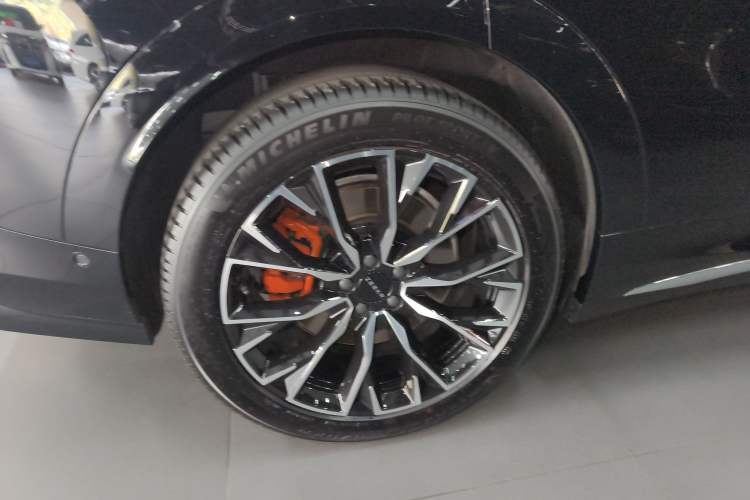 Used Zeekr 7X 2025 100 kWh Long-Range Rear-Wheel Drive with Intelligent Driving Features
