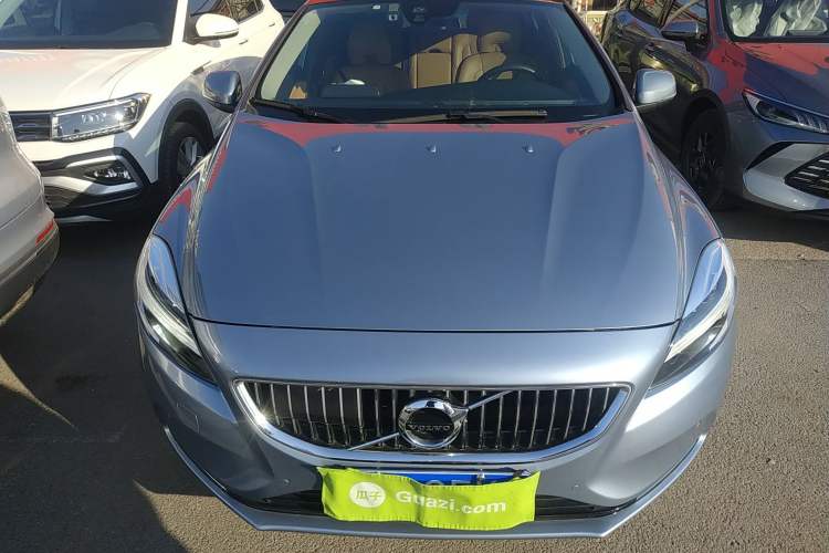 Used Volvo V40 2018 T3 Zhiya Edition
