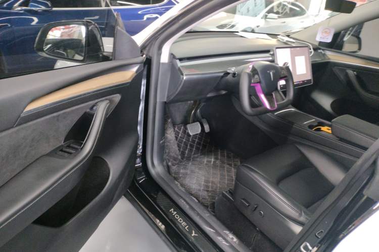 Used Tesla Model Y 2021 Long-Range All-Wheel-Drive Version 3D7
