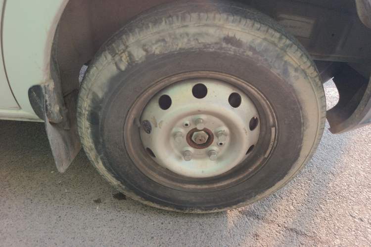 Used SAIC MAXUS Xintu V80 2019 2.5T Classic Edition 6-Speed Manual – Aoyuntong Modified Version Short Wheelbase Mid-Height Roof 5/6 Seats
