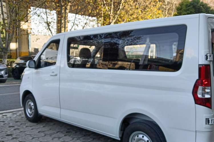 Used Chana Ruixing EM60 2025 Passenger Version Comfort Edition 6 Seats 300 km Range Side-Hinged Doors
