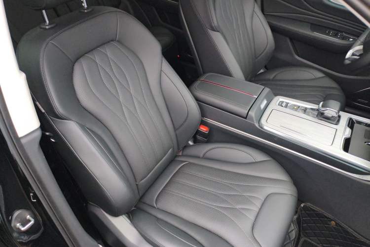 Used Hongqi HS5 2025 2.0T Two-Wheel Drive Flagship Pro Edition
