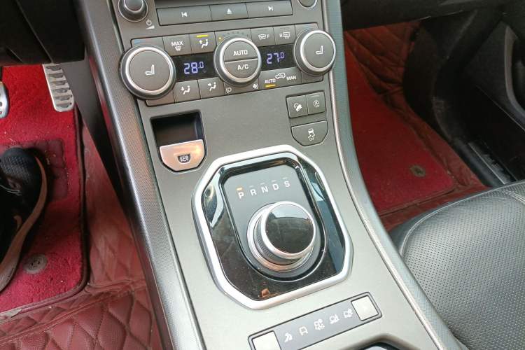 Used Land Rover Range Rover Evoque 2018 240 PS HSE DYNAMIC All-Wheel Drive Edition
