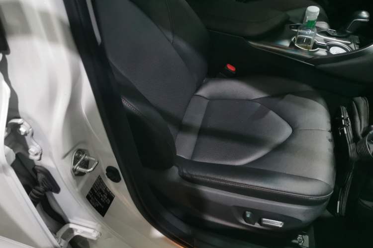 Used Toyota Camry 2021 2.0G Luxury Edition
