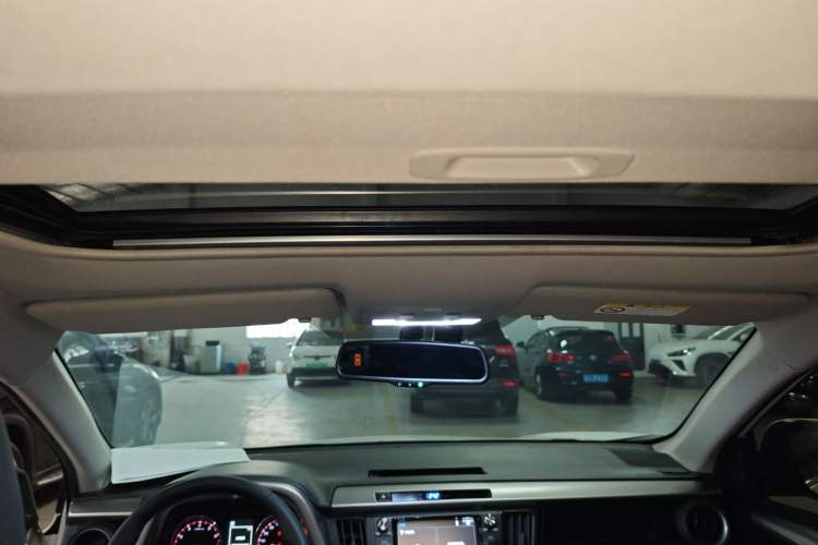 Used Toyota RAV4 2016 2.0L CVT Two-Wheel Drive Fashion Edition China V Standard