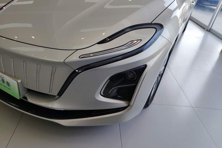 Used Hongqi E-QM5 2022 431 km Charge & Enjoy Edition
