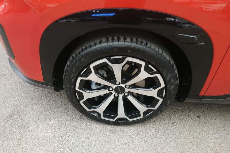 Used AION V 2024 Aion Tyrannosaurus 650 LiDAR Edition
