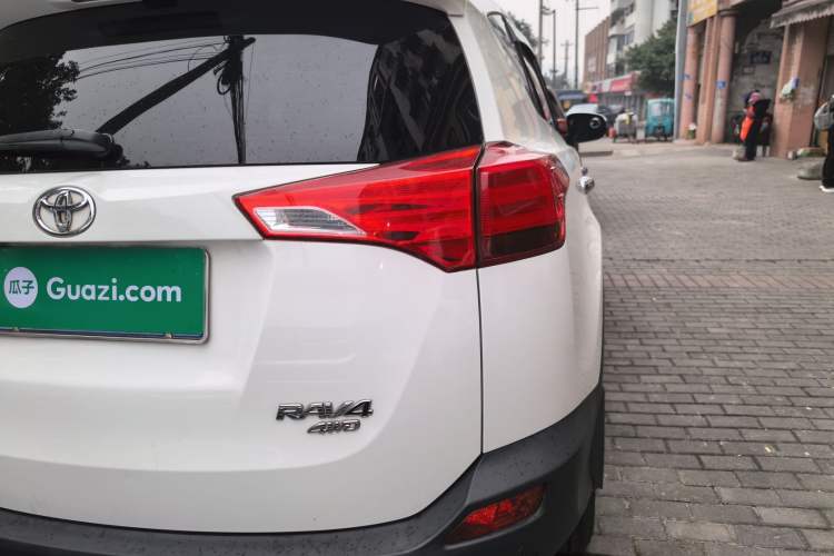 Used Toyota RAV4 2013 2.0L CVT Four-Wheel Drive New Edition
