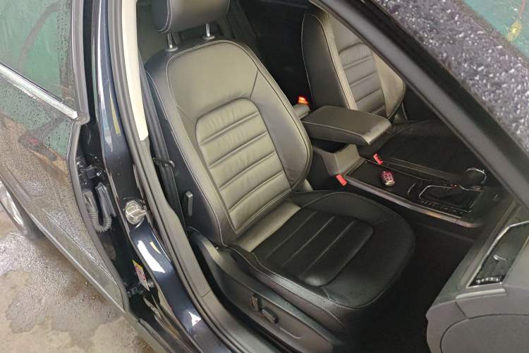 Used Volkswagen Passat 2017 330TSI DSG Luxury Edition
