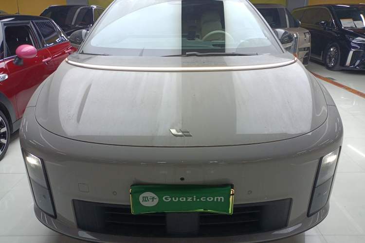 Used Li Auto Li Auto i6 2025 Model Four-Wheel-Drive Standard Type
