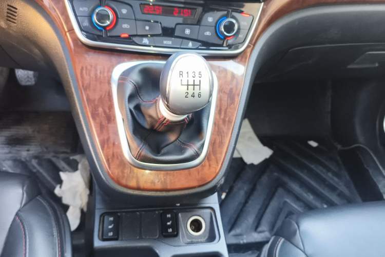 Used Haval H6 2015 Revised Version Sport Edition 1.5T Manual Transmission Two-Wheel Drive Elite Grade
