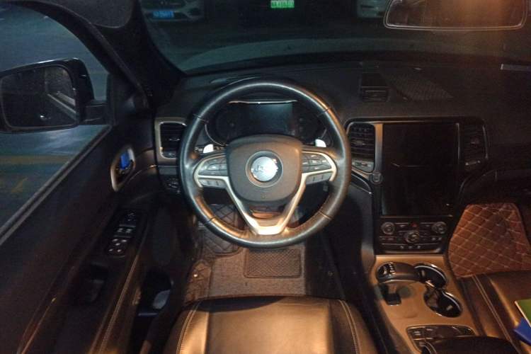 Used  Grand Cherokee (Import) 2015 3.0L Comfort Navigation Edition