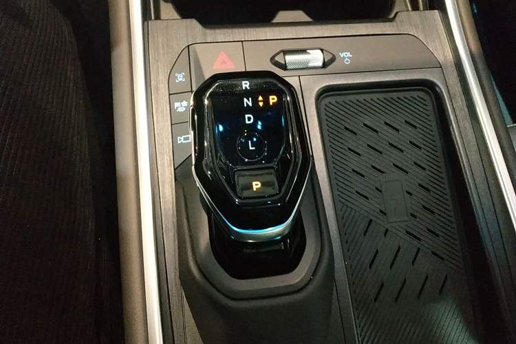 Used Ford Edge 2025 Ford Explorer L 2.0T EcoBoost E-Hybrid Four-Wheel-Drive 7-Seater Supreme Model