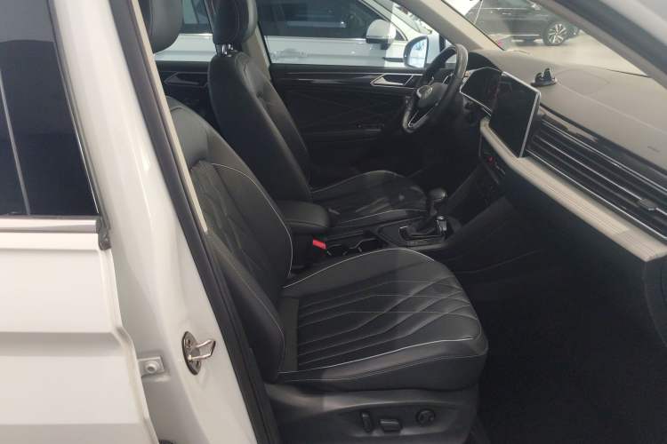 Used Volkswagen Tiguan L 2024 300TSI Automatic Two-Wheel Drive Smart Edition
