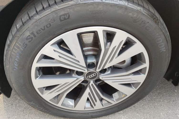 Used Audi Q5 e-tron 2023 40 e-tron Shining Edition Mecha Kit