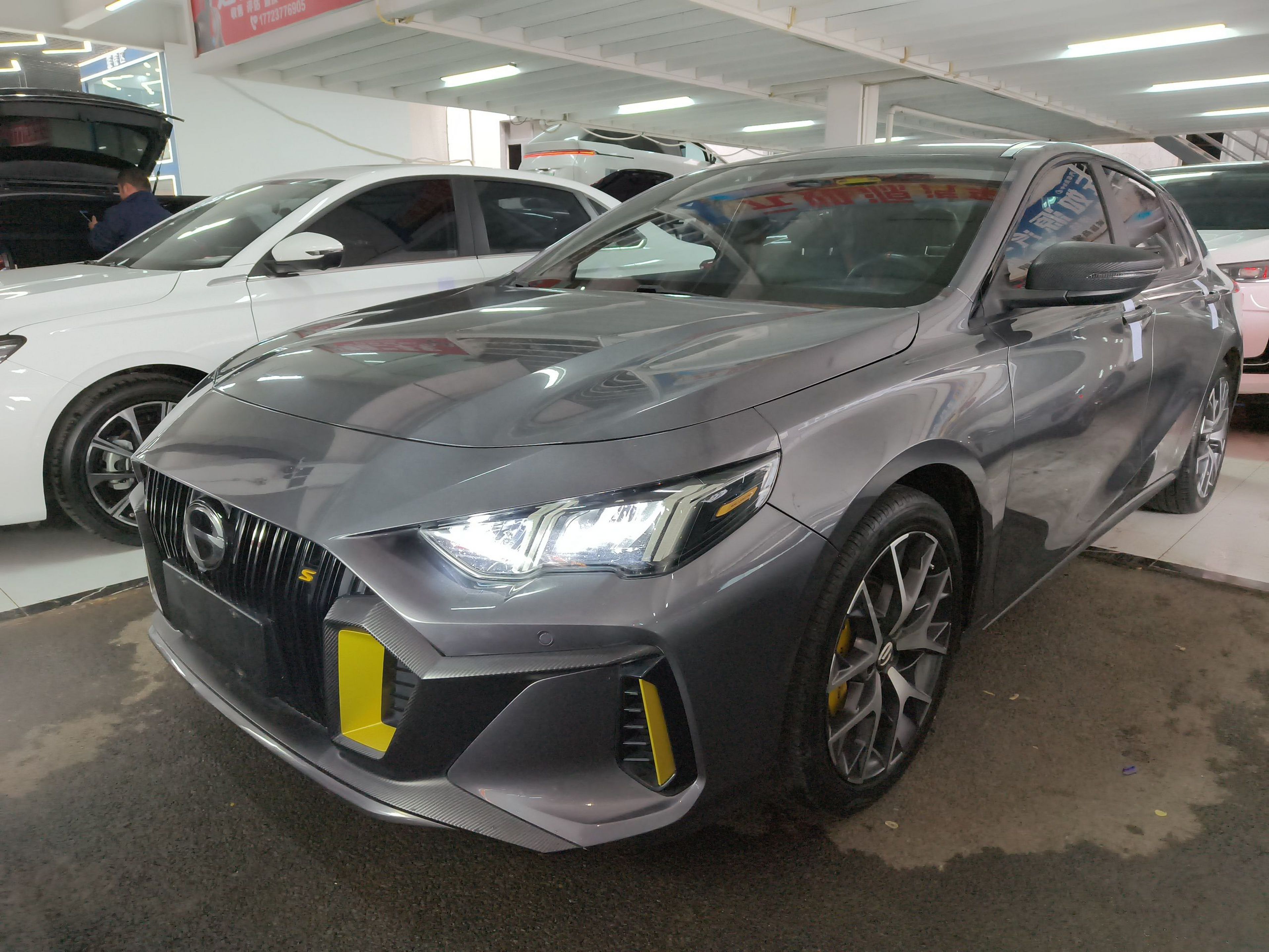 Под передней частью автомобиля