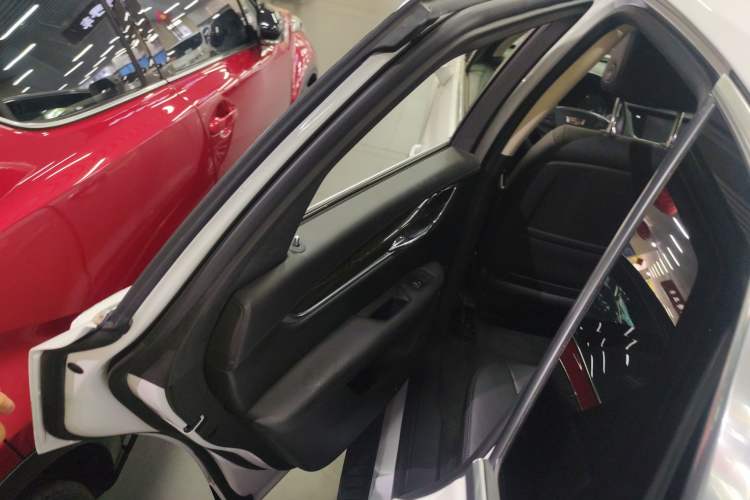 Used Cadillac XT5 2018 25T Luxury Model
