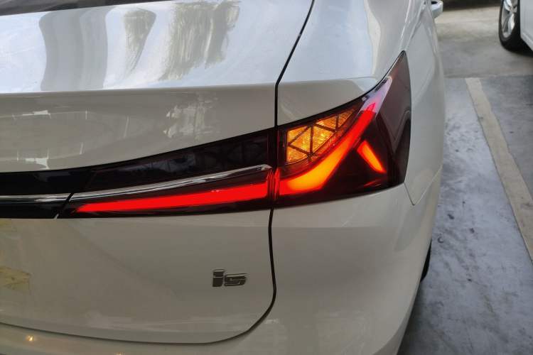 Used Roewe i5 2023 1.5L CVT Luxury Edition
