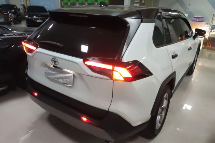 Used Toyota RAV4 2022 2.0L CVT Two-Wheel Drive Fashion Plus Edition
