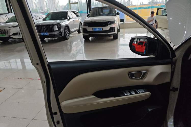 Used Wuling Bingo PLUS 2024 330 km Range Five-Seater Version
