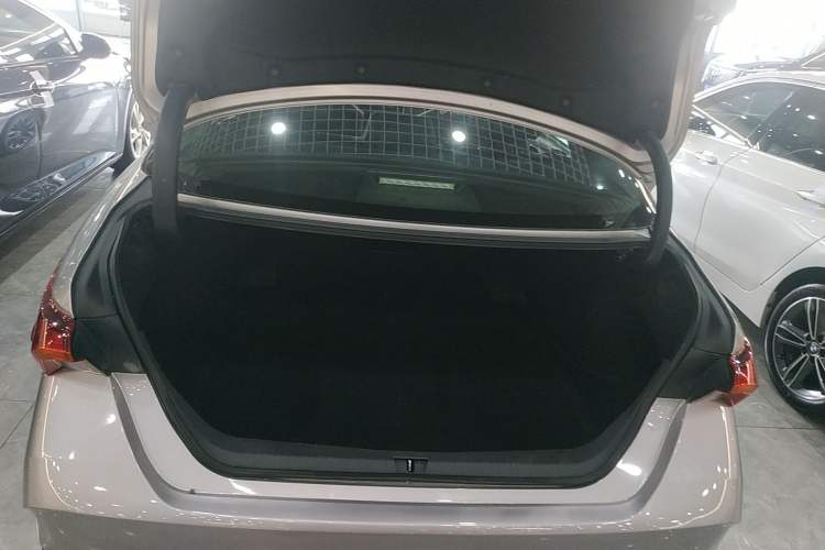 Used Toyota Avalon 2022 2.0L Ambition Edition
