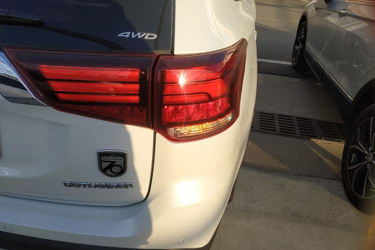 Used Mitsubishi Outlander 2019 2.4L 4x4 Zhi Xiang Edition 5 Seats China VI Standard
