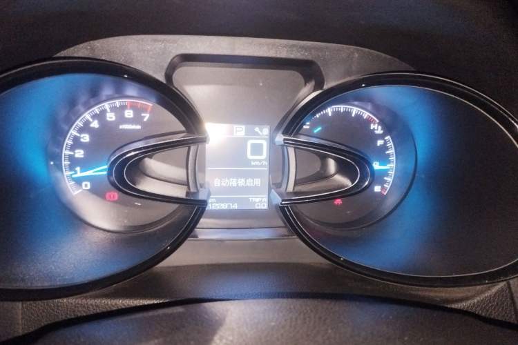 Used Dongfeng Aeolus AX7 2015 2.3L Automatic ZhiZun Version
