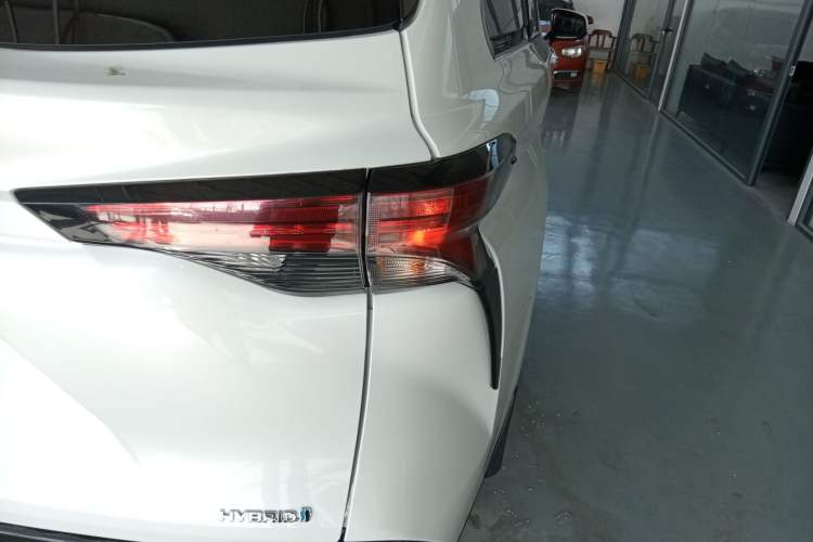 Used Toyota Granvia 2022 2.5L Hybrid Premium Edition