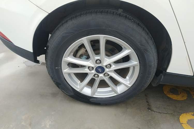 Used Ford Focus 2015 Hatchback 1.6L Automatic Fashion Edition
