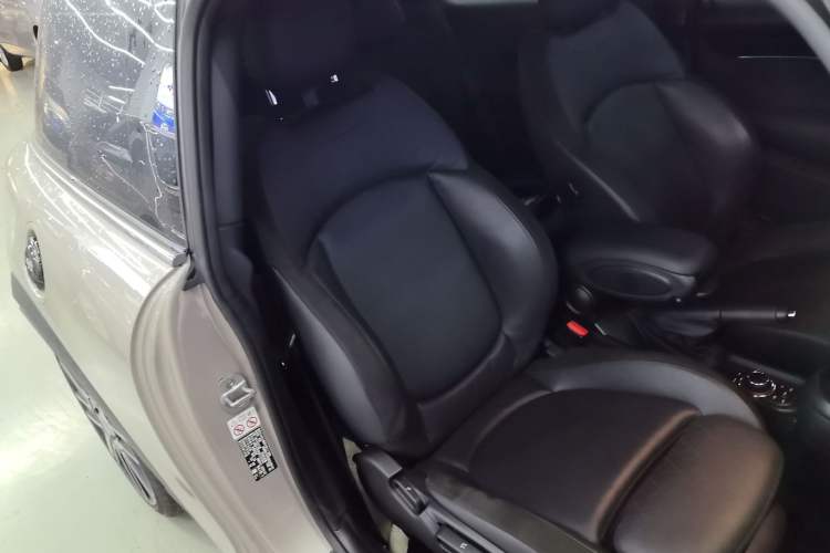 Used MINI MINI 2023 Updated 2.0T COOPER S Artist
