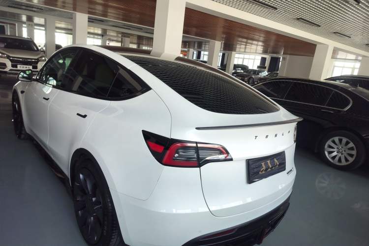 Used Tesla Model Y 2023 High-Performance All-Wheel-Drive Version