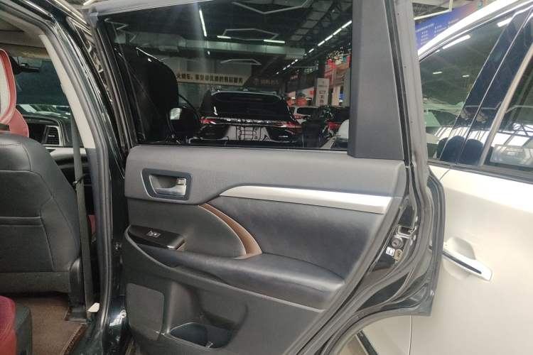 Used Toyota Highlander 2018 2.0T Four-Wheel Drive Luxury Version 7 Seats China VI Standard
