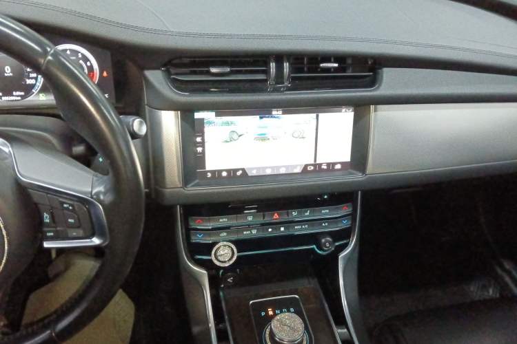 Used Jaguar XFL 2018 XFL 2.0T 250 PS Premium Edition
