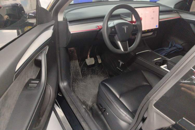 Used Tesla Model Y 2023 Rear-Wheel-Drive Version
