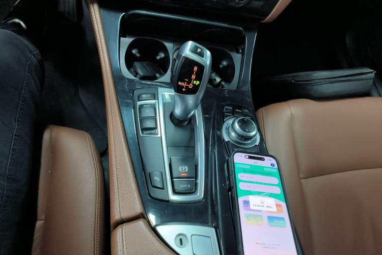 Used BMW 5 Series 2014 520Li Elegant Model
