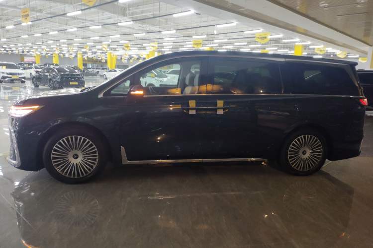 Used VOYAH Dream 2025 PHEV Four-Wheel-Drive Flagship Kunpeng Edition
