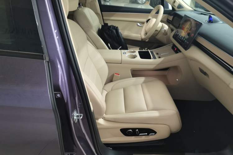 Used Hima AITO M5 2025 Extended-Range Ultra All-Wheel-Drive Version
