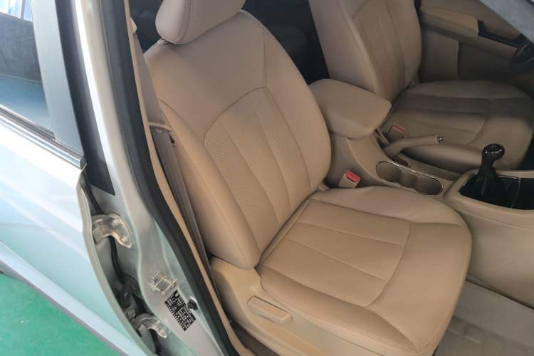 Used Baojun 730 2014 1.5L manual Comfort ESP version 7 seats
