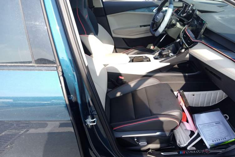 Used Lynk & Co 06 2021 1.5T Shero Pink Special Edition
