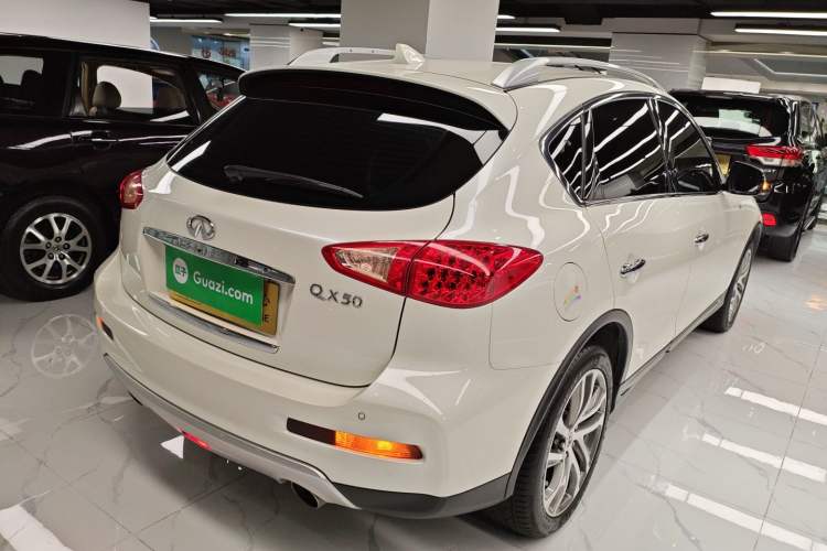 Used Infiniti QX50 2015 2.5L Luxury Edition
