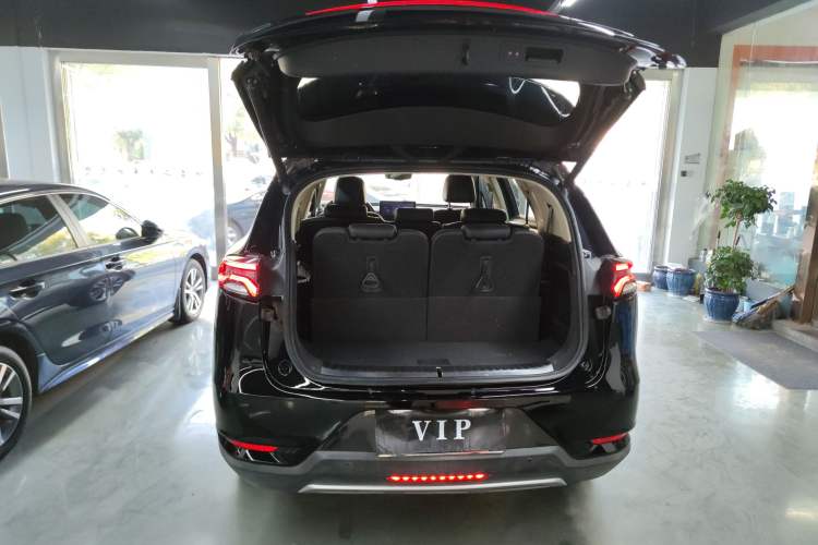 Used BYD Tang 2018 2.0T Automatic SmartConnect Prestige 7-Seater China V Standard
