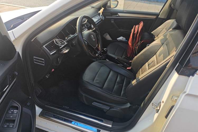 Used Volkswagen Bora 2016 1.6L manual Comfort trim level
