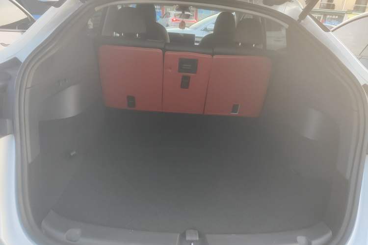 Used Tesla Model Y 2023 Rear-Wheel-Drive Version
