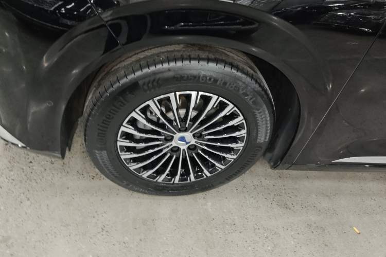 Used Denza D9 2025 DM-i Intelligent Drive 1020 Four-Wheel Drive Flagship Model
