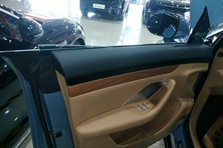 Used Hima Luxeed R7 2024 All-Electric 736 km Ultra
