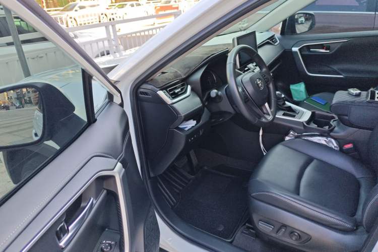 Used Toyota RAV4 2022 2.0L CVT Two-Wheel Drive Fashion Plus Edition
