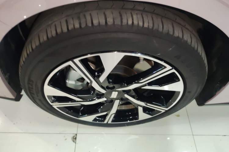 Used  L6 2024 125km Creative Edition