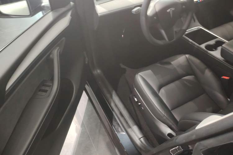 Used Tesla Model Y 2024 Rear-Wheel-Drive Version