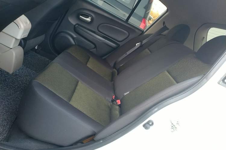 Used Venucia R50 2014 1.6L Automatic Splendid Edition