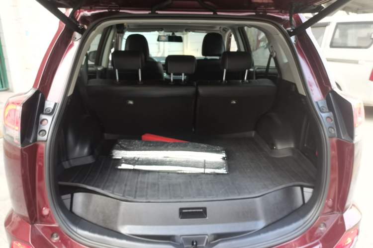 Used Toyota RAV4 2016 2.0L CVT Two-Wheel Drive Fashion Edition China V Standard
